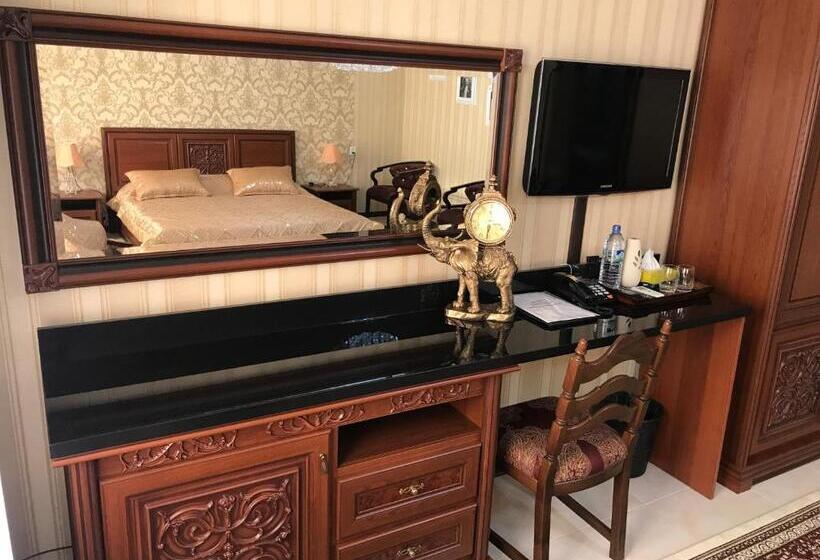 هتل Gostinitsa Grand