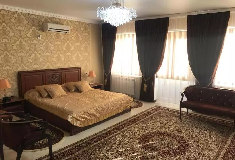 هتل Gostinitsa Grand