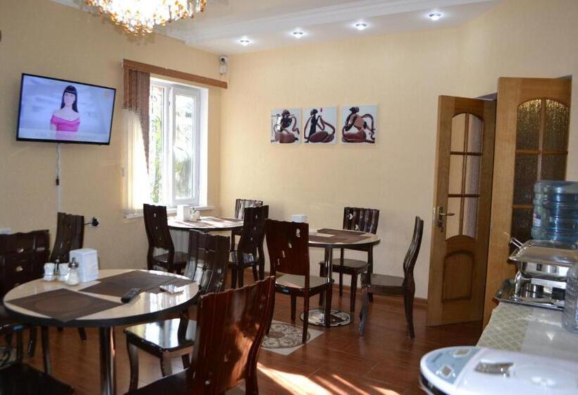 هتل Gostinitsa Grand