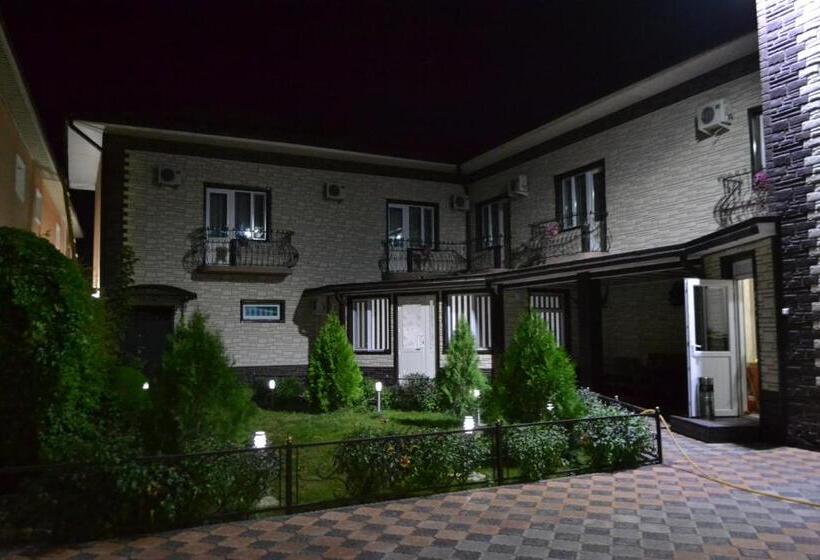 هتل Gostinitsa Grand