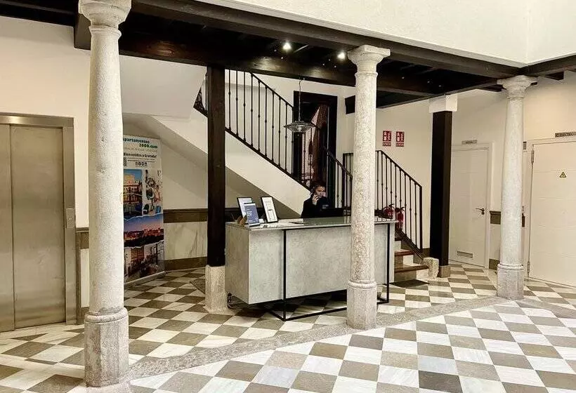 Apartamentos Puerta Elvira Suites 3000