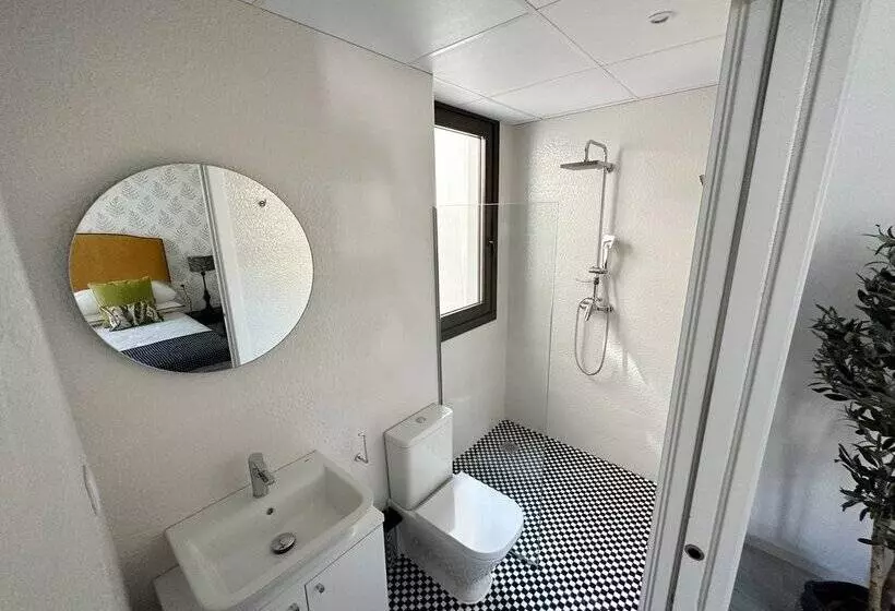 Apartamentos Puerta Elvira Suites 3000