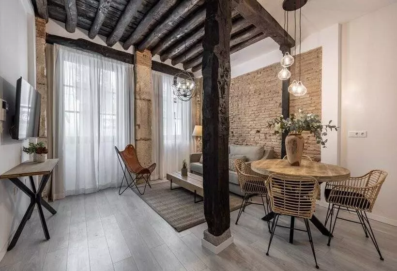 Apartamentos Puerta Elvira Suites 3000