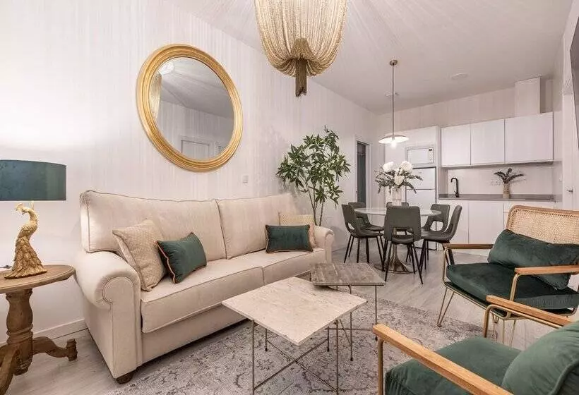 Apartamentos Puerta Elvira Suites 3000