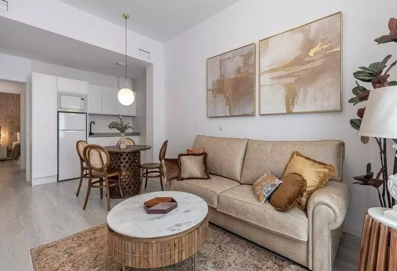 Apartamentos Puerta Elvira Suites 3000