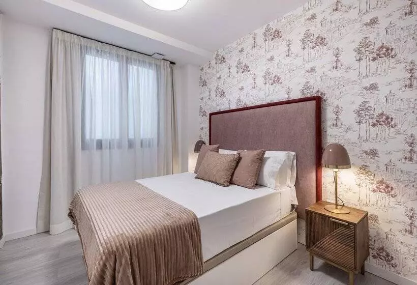 Apartamentos Puerta Elvira Suites 3000