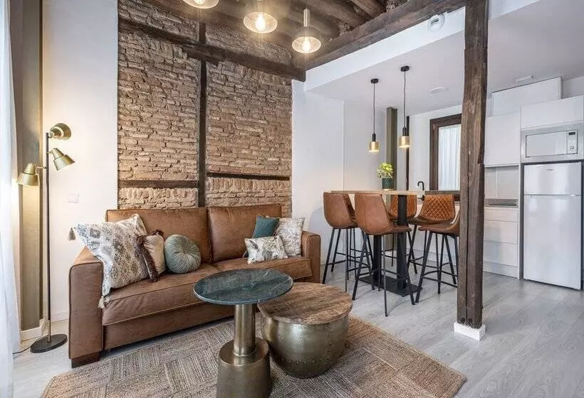 Apartamentos Puerta Elvira Suites 3000