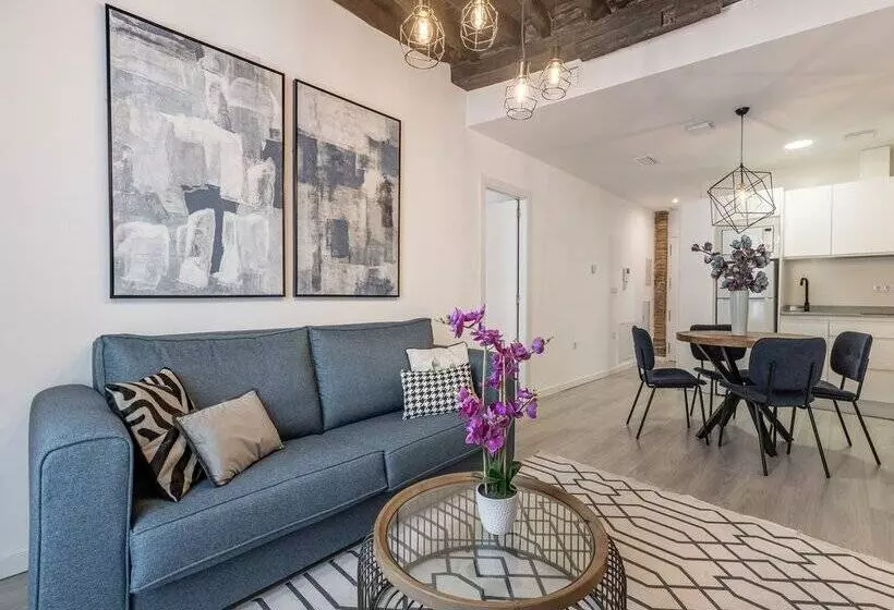 Apartamentos Puerta Elvira Suites 3000