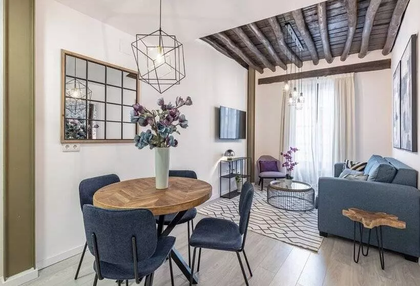 Apartamentos Puerta Elvira Suites 3000