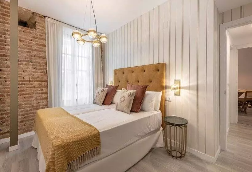 Apartamentos Puerta Elvira Suites 3000