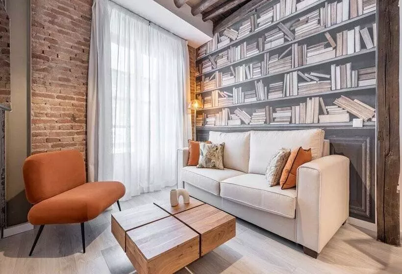 Apartamentos Puerta Elvira Suites 3000