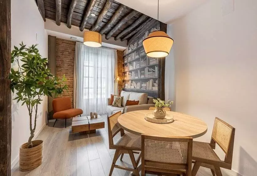 Apartamentos Puerta Elvira Suites 3000