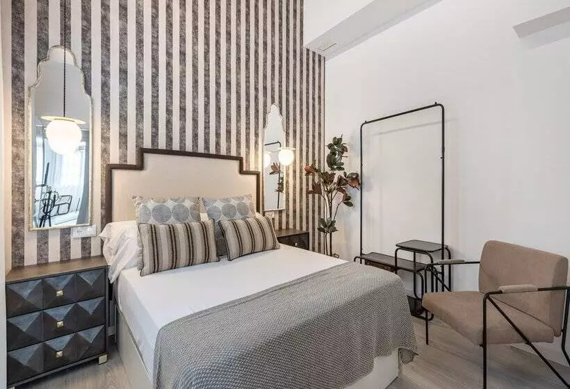 Apartamentos Puerta Elvira Suites 3000