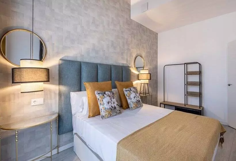 Apartamentos Puerta Elvira Suites 3000