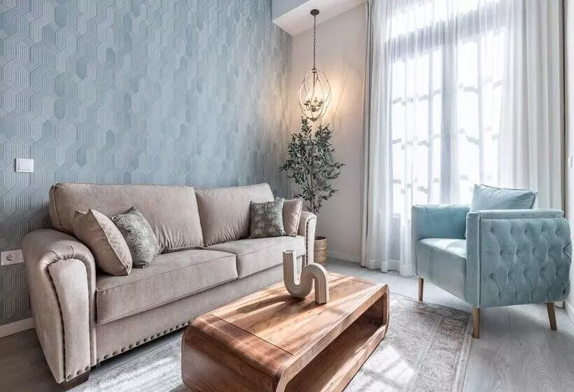 Apartamentos Puerta Elvira Suites 3000