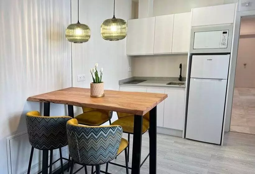 Apartamentos Puerta Elvira Suites 3000