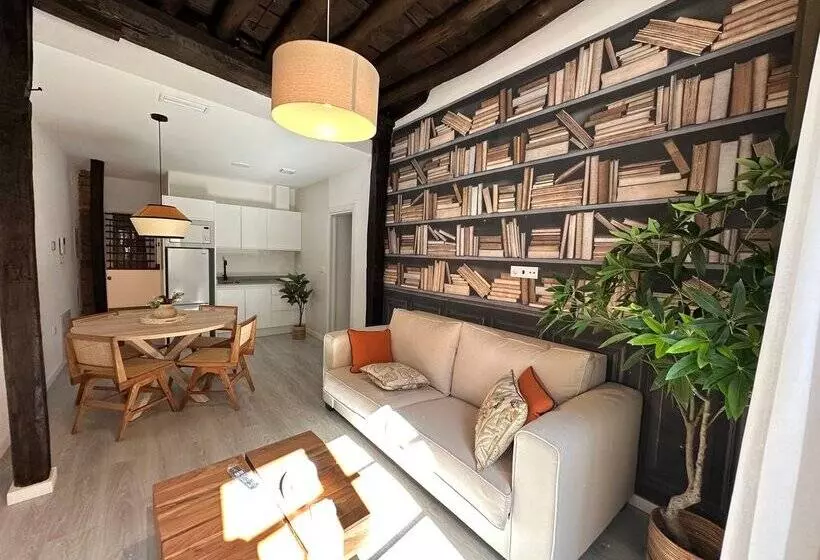 Apartamentos Puerta Elvira Suites 3000