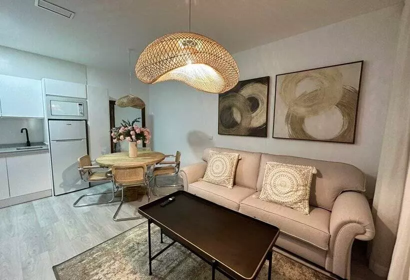 Apartamentos Puerta Elvira Suites 3000