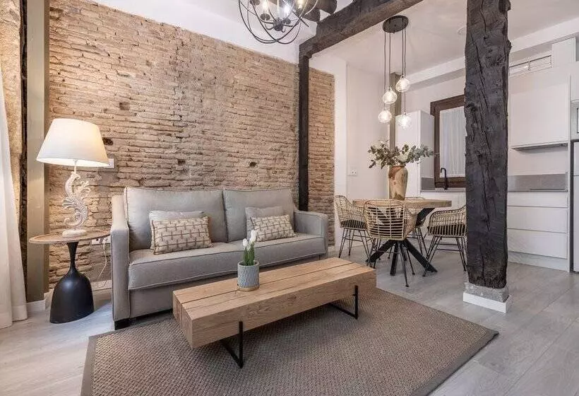 Apartamentos Puerta Elvira Suites 3000