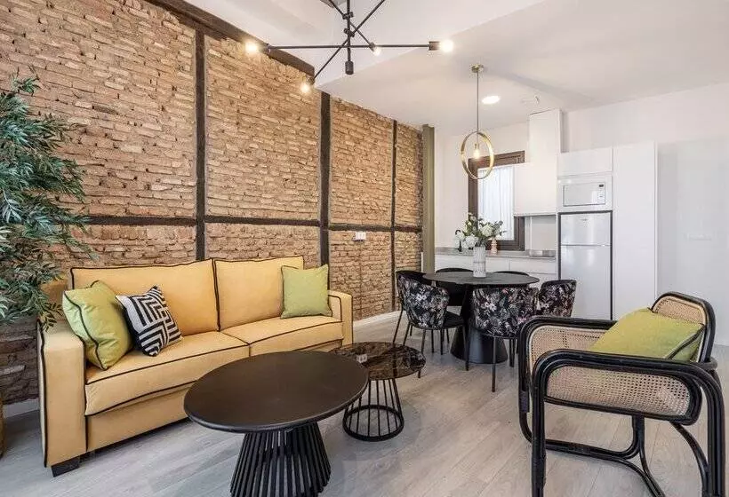 Apartamentos Puerta Elvira Suites 3000