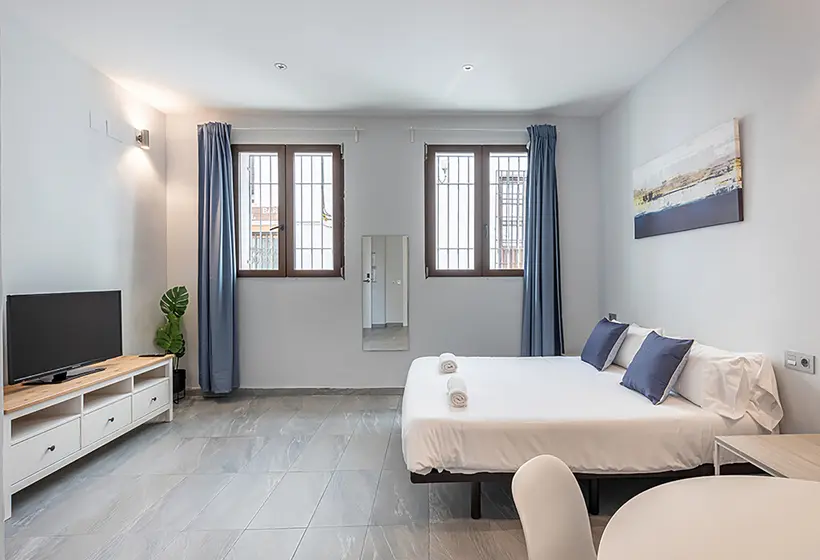 Apartamentos Puerta Elvira Suites 3000