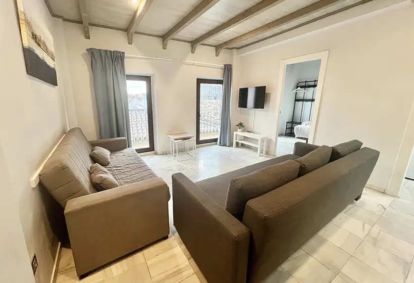 Apartamentos Puerta Elvira Suites 3000