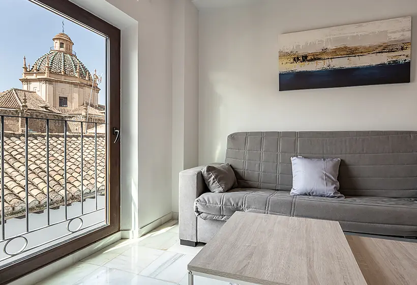 Apartamentos Puerta Elvira Suites 3000