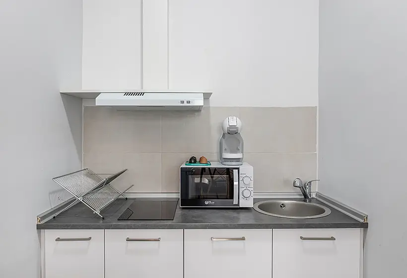 Apartamentos Puerta Elvira Suites 3000