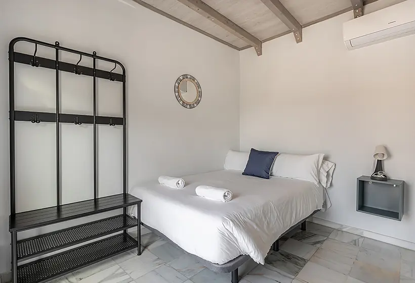 Apartamentos Puerta Elvira Suites 3000