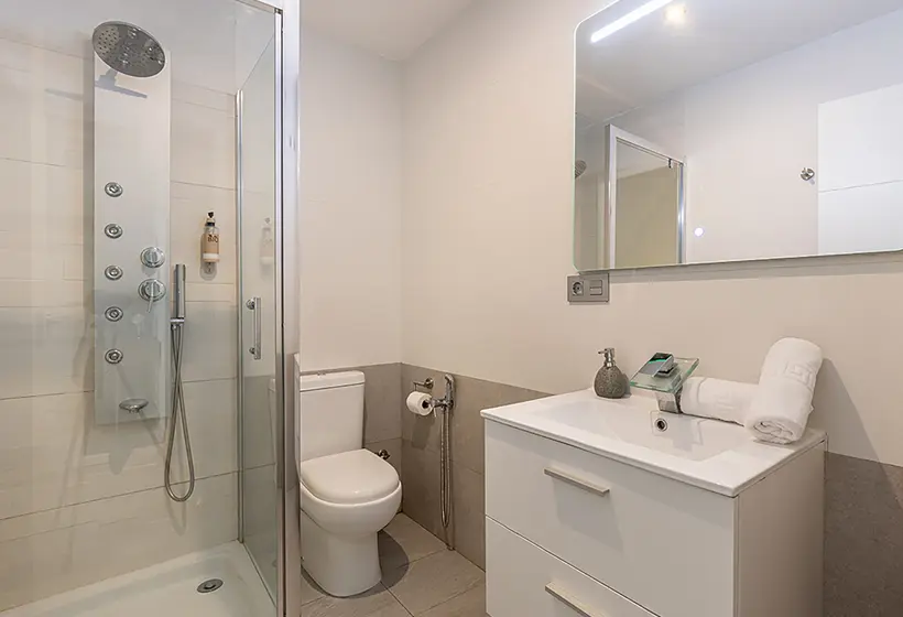Apartamentos Puerta Elvira Suites 3000