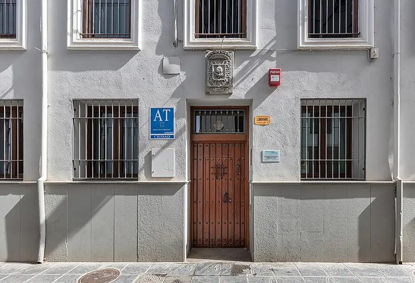 Apartamentos Puerta Elvira Suites 3000