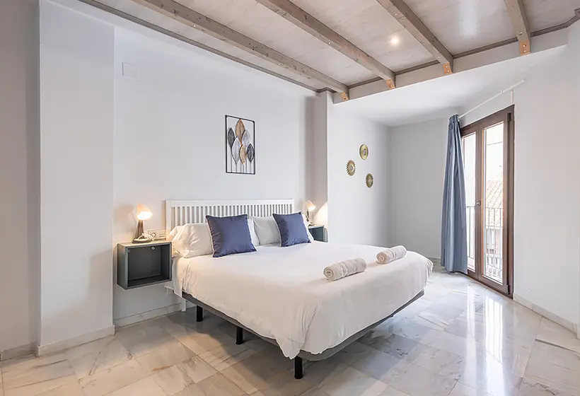 Apartamentos Puerta Elvira Suites 3000