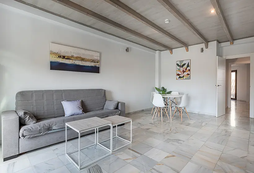 Apartamentos Puerta Elvira Suites 3000
