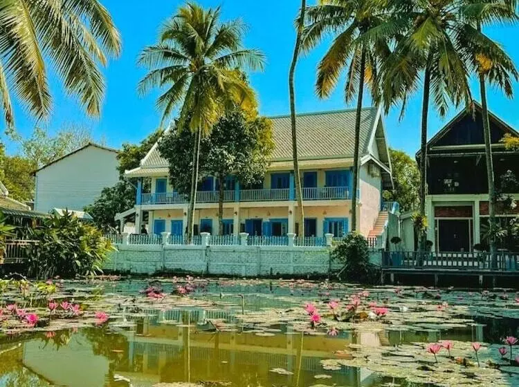 ホテル Sadakham