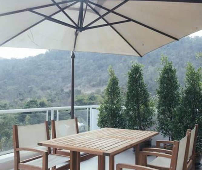 בית מלון כפרי The Peak Residence