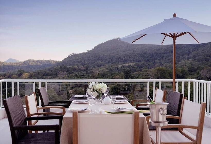 בית מלון כפרי The Peak Residence