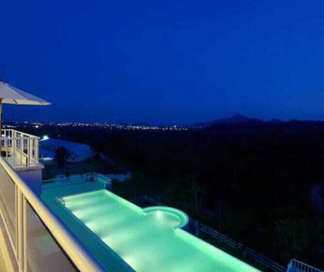 בית מלון כפרי The Peak Residence