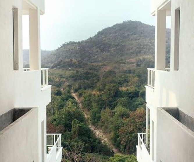 בית מלון כפרי The Peak Residence