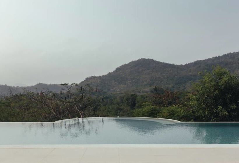 בית מלון כפרי The Peak Residence