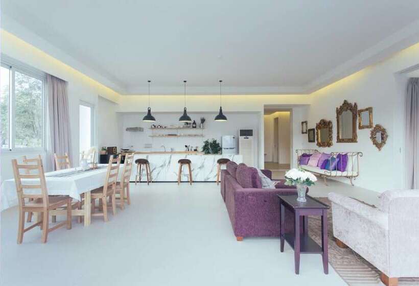 בית מלון כפרי The Peak Residence