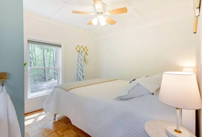 Beachy Palms Cottage On Lake Huron W/ Hot Tub!