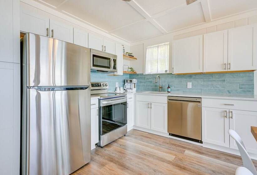 Beachy Palms Cottage On Lake Huron W/ Hot Tub!