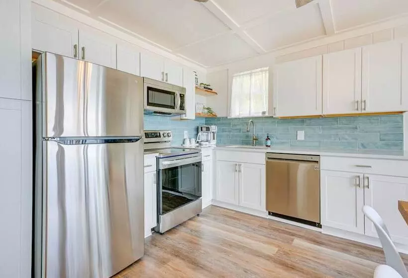 Beachy Palms Cottage On Lake Huron W/ Hot Tub!