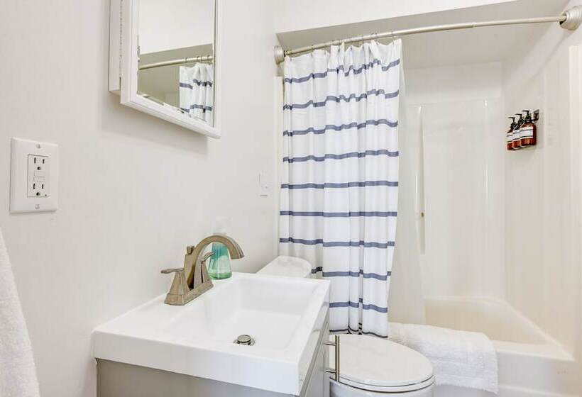 Beachy Palms Cottage On Lake Huron W/ Hot Tub!