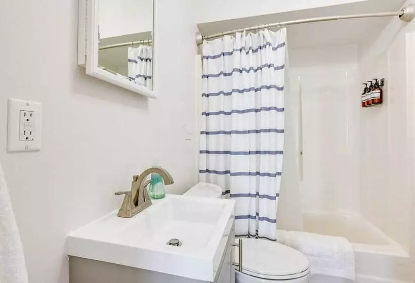 Beachy Palms Cottage On Lake Huron W/ Hot Tub!