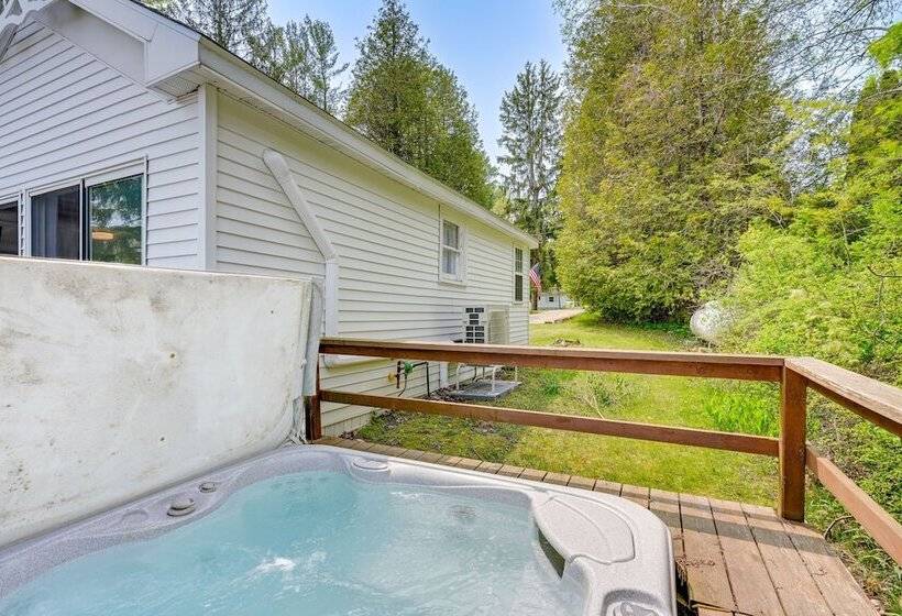Beachy Palms Cottage On Lake Huron W/ Hot Tub!
