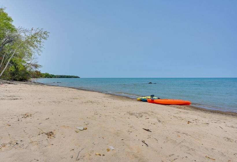 Beachy Palms Cottage On Lake Huron W/ Hot Tub!
