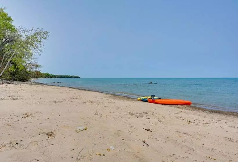 Beachy Palms Cottage On Lake Huron W/ Hot Tub!