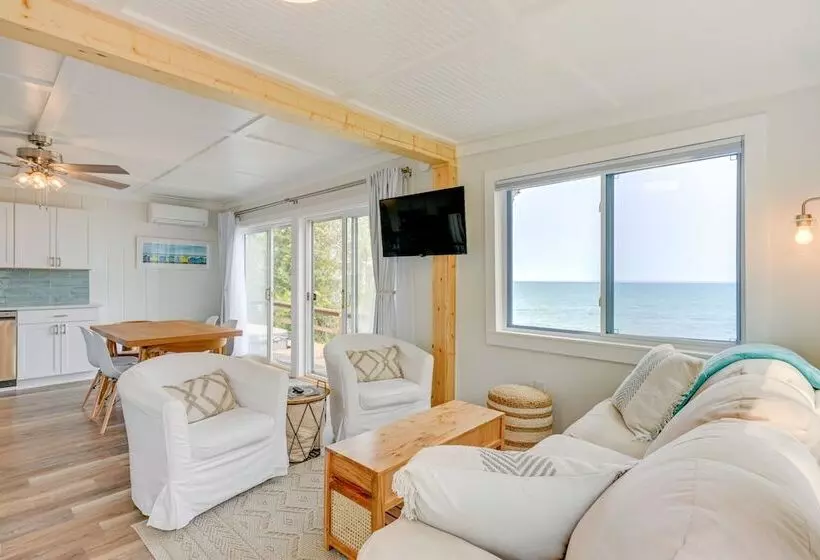Beachy Palms Cottage On Lake Huron W/ Hot Tub!