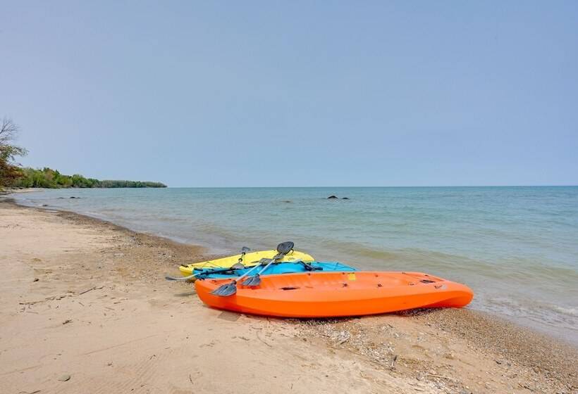 Beachy Palms Cottage On Lake Huron W/ Hot Tub!